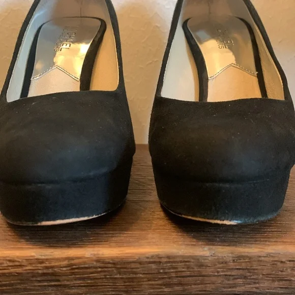 Michael Kors women’s black suede round toe thick heel - Picture 6 of 8